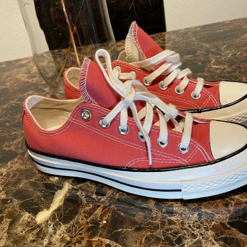 Converse Chuck Taylor’s Unisex Women’s Size 7 - Picture 2 of 8